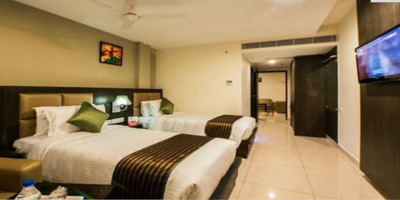 Plaza Hotel Trichy Tiruchirappalli Exteriör bild
